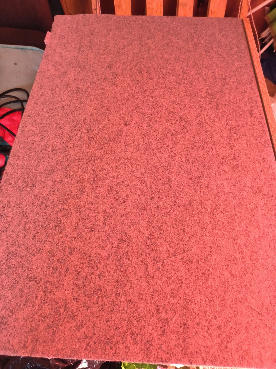 Hallöchen frisch mit Fleece beklebte Campingbox! 😍😍😍 (ist grau, wirkt nur rosa durch komische Lichtverhältnisse)