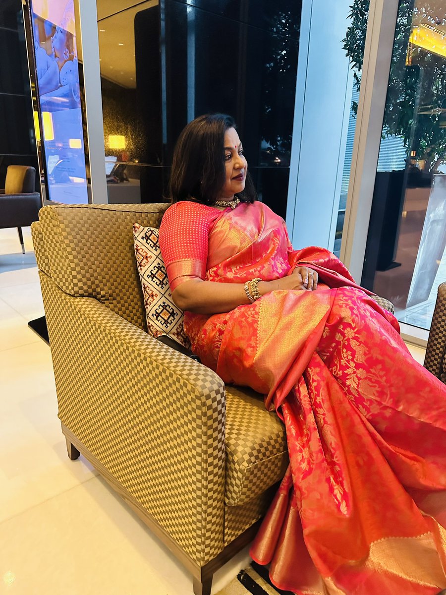 realradikaa's tweet photo. Water reflects the face, life reflects the heart 💗💗💗💗💗💗 https://t.co/Rq22pPTT5S