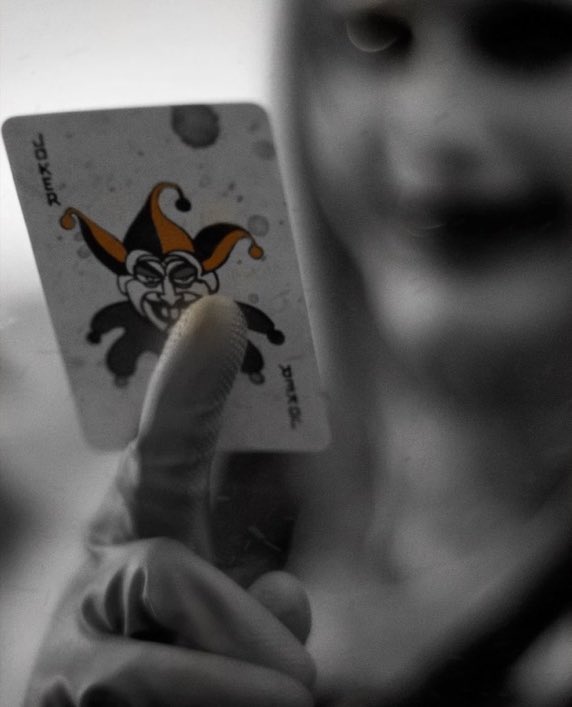 ResSnyderVerse's tweet photo. 🃏 

#SellSnyderVerseToNetflix ⚒️ 
#ReleaseTheAyerCut 💀 
The time is Now https://t.co/ZDJLANLU9B