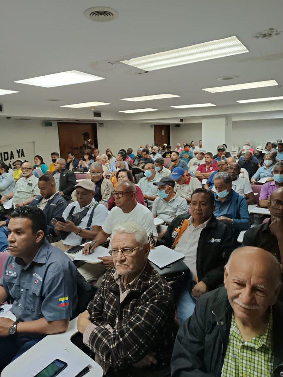 APUCV's tweet photo. Este sábado #18M se lleva a cabo la Asamblea Nacional de Trabajadores en Lucha, en el auditorio de la APUCV. Participan representantes de distintos sindicatos del país.
#Venezuela #SalariosYPensionesIndexadasYa #ANTL https://t.co/RwHuTh3ZD8