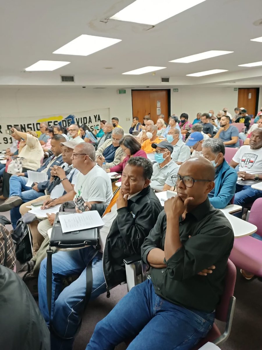 APUCV's tweet photo. Este sábado #18M se lleva a cabo la Asamblea Nacional de Trabajadores en Lucha, en el auditorio de la APUCV. Participan representantes de distintos sindicatos del país.
#Venezuela #SalariosYPensionesIndexadasYa #ANTL https://t.co/RwHuTh3ZD8