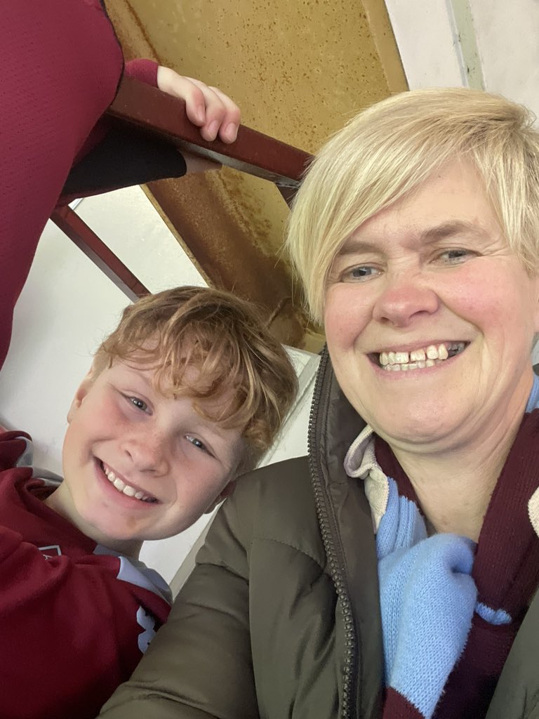 WendyJCSF's tweet photo. Back where we love ❤️ @AVFCOfficial #utvlive https://t.co/yRjduc14BK