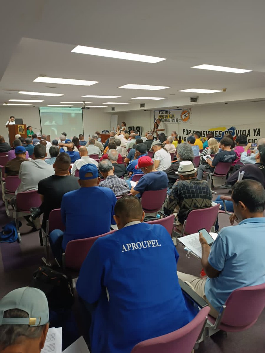 APUCV's tweet photo. Este sábado #18M se lleva a cabo la Asamblea Nacional de Trabajadores en Lucha, en el auditorio de la APUCV. Participan representantes de distintos sindicatos del país.
#Venezuela #SalariosYPensionesIndexadasYa #ANTL https://t.co/RwHuTh3ZD8