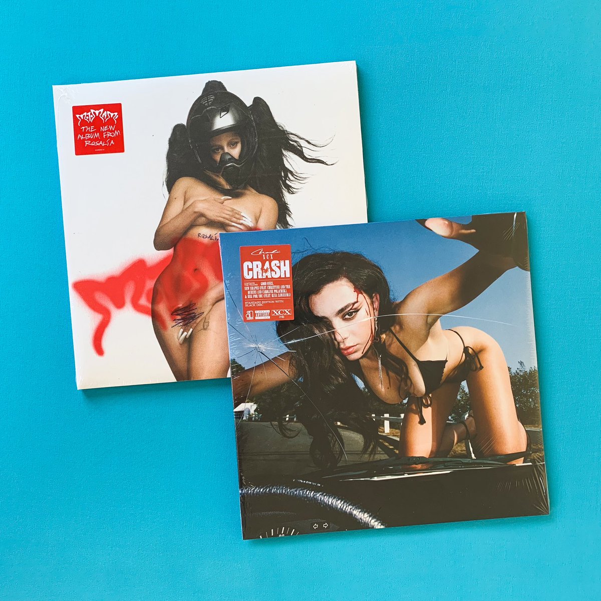 musicalboxcol's tweet photo. Hoy hace un año @rosalia y @charli_xcx nos compartían sus más recientes trabajos discográficos #Crash y #Motomami 🥰 siendo estos unos de los álbumes más queridos de 2022. 💖

¿Cuál fue tu favorito? 👀
¡Pregunta por el tuyo! ✨
Envíos a todo el país 🚚

#charlixcx #rosalia #vinyl https://t.co/om3t94worL