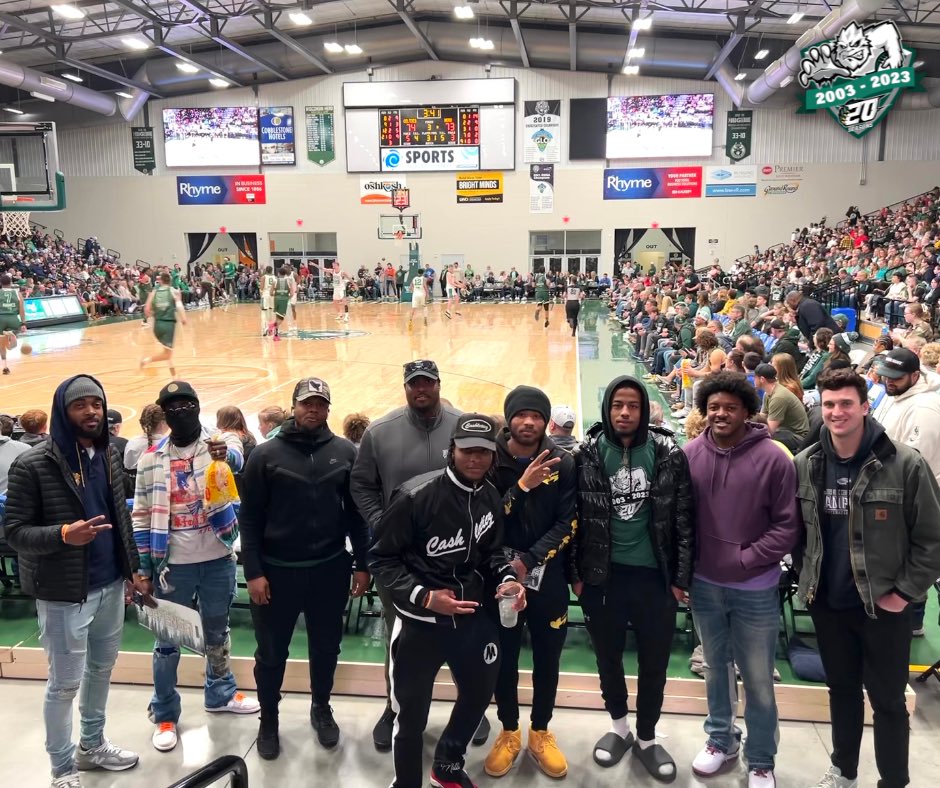 gbblizzard's tweet photo. Thank you @WisconsinHerd for letting us join you for Go Green Night 💚 We had a blast! 🥶 #GoBlizz #HerdUp 🏈🏀
@BANDOTRE__ @D1_steve1 @_TerrenceSmith @ThompsonT95_ @_kxngmike @NotGeeezy_ @jarome_7 @grindnshinee @MaxMeylor https://t.co/nsGoXoFh1d