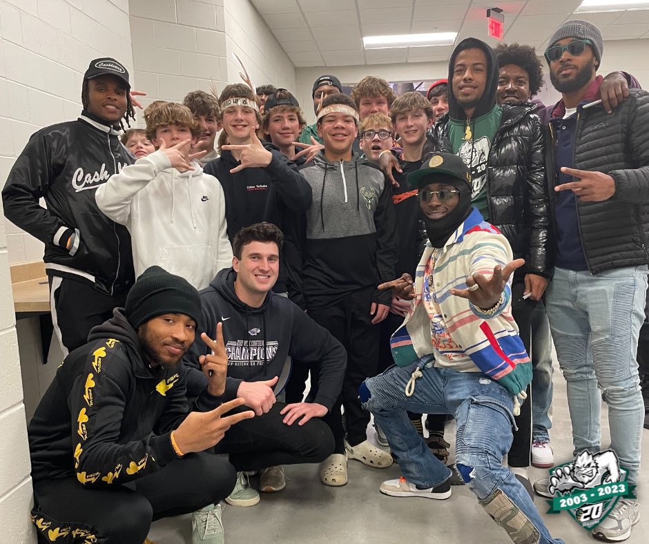 gbblizzard's tweet photo. Thank you @WisconsinHerd for letting us join you for Go Green Night 💚 We had a blast! 🥶 #GoBlizz #HerdUp 🏈🏀
@BANDOTRE__ @D1_steve1 @_TerrenceSmith @ThompsonT95_ @_kxngmike @NotGeeezy_ @jarome_7 @grindnshinee @MaxMeylor https://t.co/nsGoXoFh1d
