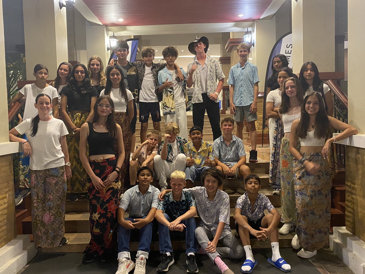 Some might have said our <a href="/AliceSmithSch/">Alice Smith School</a> U13’s were the best dressed at the <a href="/FOBISIA1/">FOBISIA</a> Games Gala Dinner 🎉🎊🎉

#WeAreKLASS #KLASSSport