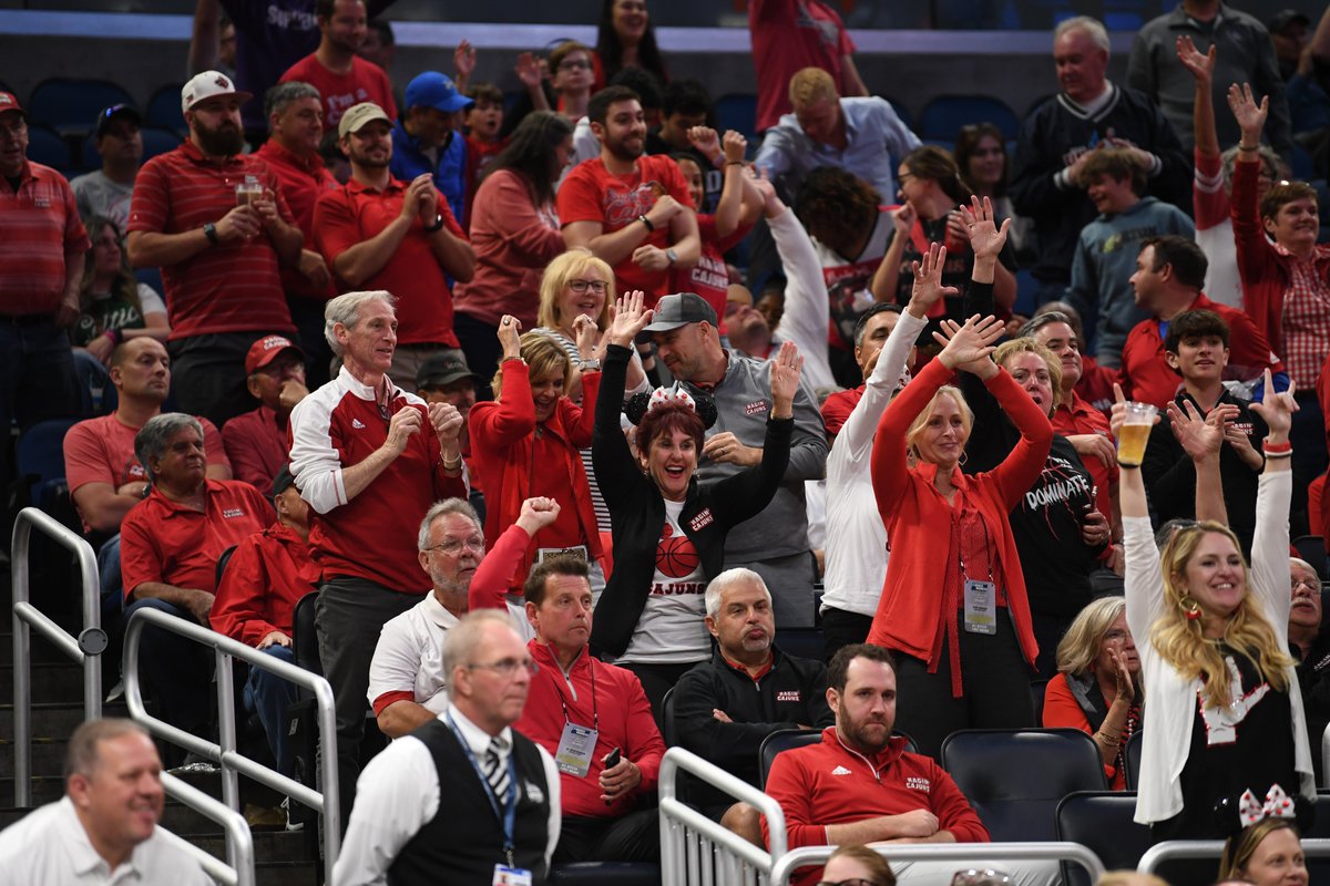 RaginCajunsMBB's tweet photo. 𝐓𝐇𝐀𝐍𝐊 𝐘𝐎𝐔 𝐅𝐀𝐍𝐒 
Thank you for helping make this season a memorable one and bringing the energy in Orlando!

#GeauxCajuns https://t.co/brbHUixAVA
