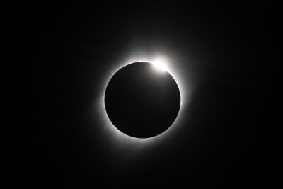WGNNews's tweet photo. NASA has released a detailed map showing the paths for the 2023 annular eclipse and the 2024 total solar eclipse

Full story: https://t.co/VzwSow0bJv https://t.co/jKYkxHqEq9