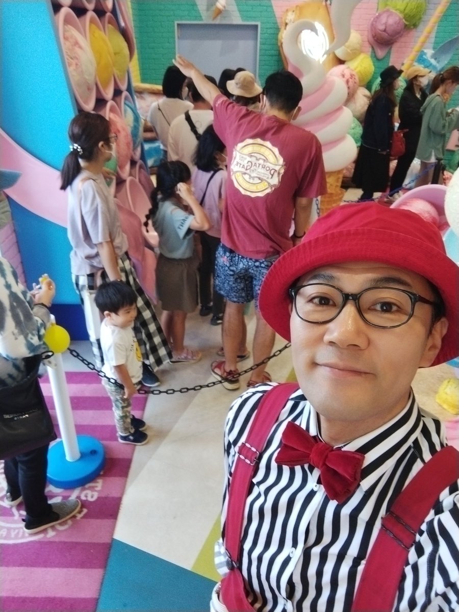 macottonclub's tweet photo. 初日が終了〜

たくさんご来店頂きました
　
僕は #バルーン教室 〜

明日まで開催中〜

#ブルーシール宮古島パイナガマ店　#ブルーシール　#bluseal　#パームタウン　#レモネードbyレモニカ　#レモネード　#lemonade　#宮古島　#パイナガマ　#icestand385　#miyakoisland #UNCUT　#PHOUSE　#マコト https://t.co/cQLGmH3mVj