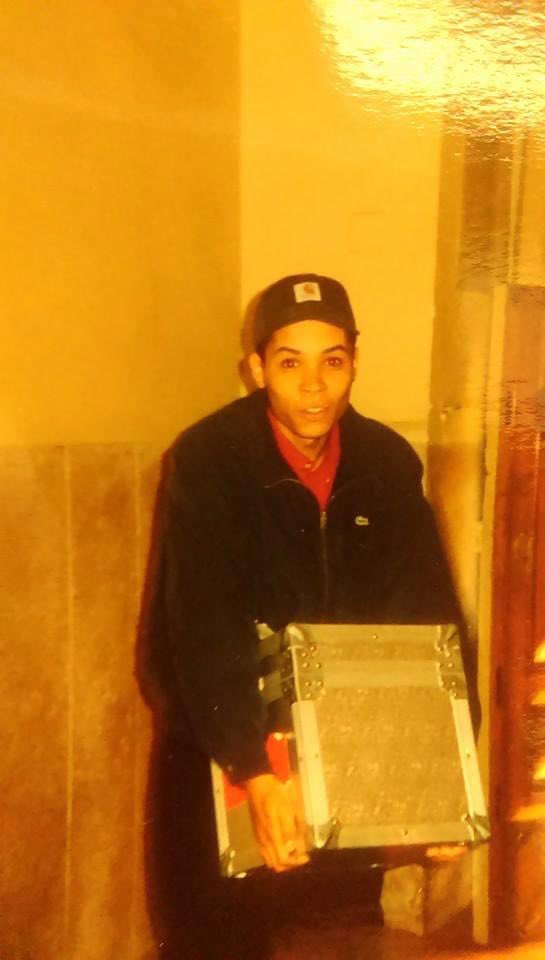 Odetoagoldfish's tweet photo. MC Piper lyrical sniper running with the riddim to get the vibe hyper. Also a record box carrier ππ Italy 93 tour, how time flies. #LifeB4green #casualwear #90sRaver #Section5 #RudeboyJunglist #Terracelife #Toponeniceonegetsorted #Romeinaday https://t.co/7sbywtzzwd