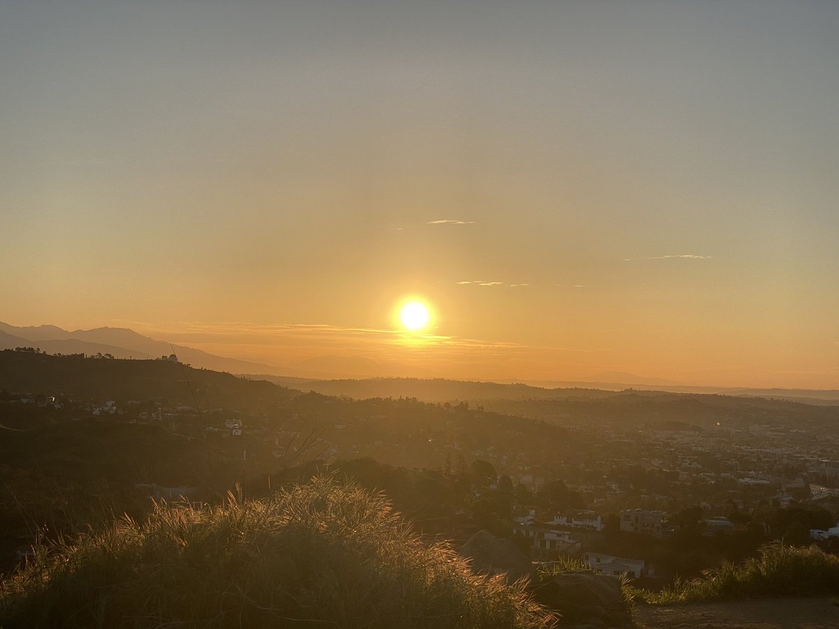 DrMarthaGulati's tweet photo. The sun has returned to #LosAngeles and it is glorious! #cardiologistswhorun #runyoncanyon #sunrise #hollywood #SuperSaturday #uphillrunner
@DrRajivsankar @DBelardoMD @vbluml @HeartOTXHeartMD @cardiojaydoc02 @heartofthemater @mirvatalasnag @JamalRanaMD @ErinMichos @PamTaubMD https://t.co/gSE8BDYXaa