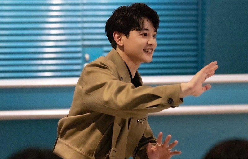 230318 민호 밋앤그릿 - 럭키 타임 스탭리포트

공연 후 럭키타임 - 밋앤그릿(공연 보러온 팬 중 추첨하는 이벤트)진행 당시 민호 사진 📸

민호가 팬들에게「공연은 어땠어요?」라고 물으니 팬들의 큰 박수가 터져나옴👏👏

한명한명과 눈을 맞추며"감사합니다"라고 정중히 감사의 마음을 전한 민호♪