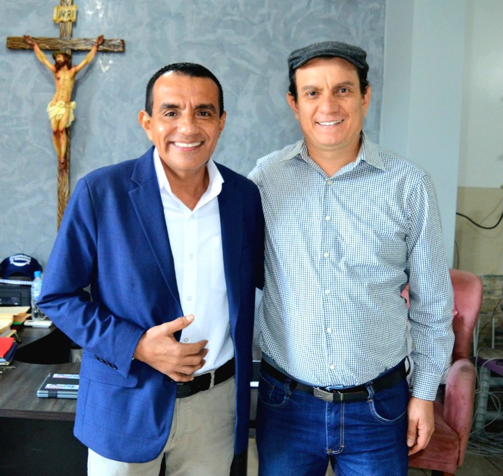 Mantuve una reunión con el Alcalde electo <a href="/Javier_PincayS/">Javier Pincay</a> del hermano cantón Portoviejo, donde aprovechamos para socializar temas muy importantes como los limites de El Cerro, estamos convencidos que llegaremos a un consenso para recuperar lo que siempre ha sido de Junín.