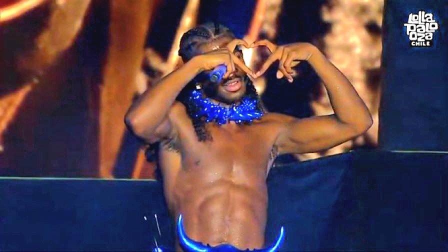 LNXNews's tweet image. Lil Nas X 🫶 #LollaCL2023