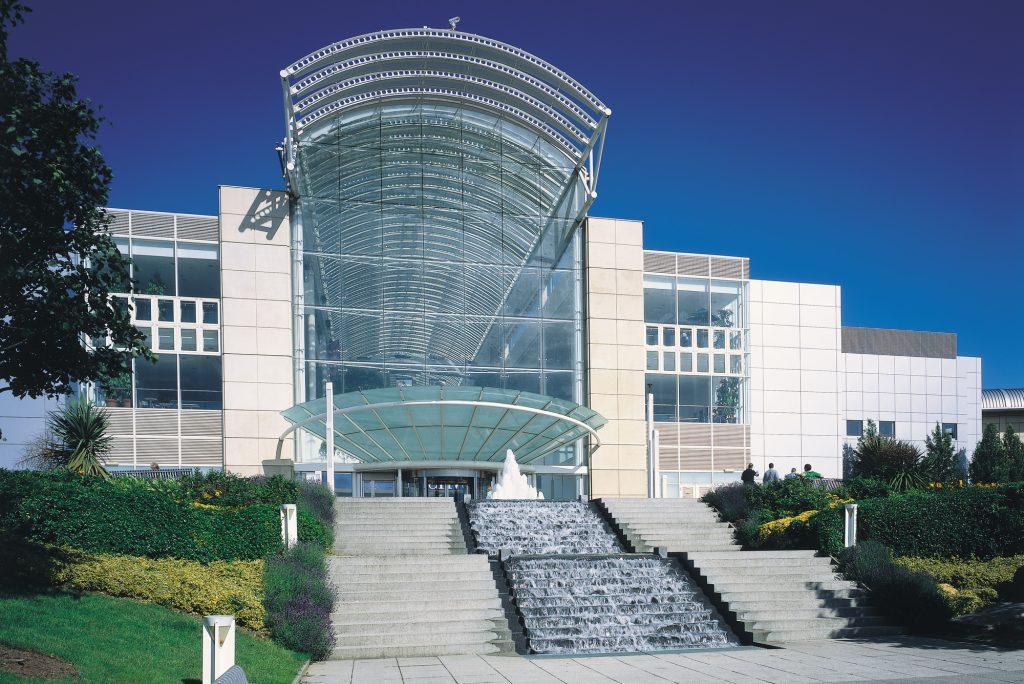 Drapers's tweet photo. Charles Tyrwhitt will launch a 1,600 sq ft retail unit on 23 March at Bristol's Cribbs Causeway shopping centre its 46th retail location.
Get 30 days' free access to all Drapers' news. Find out more below.
#retail #retailnews #storeopening #britsol @... https://t.co/Ksrsfj7Vad https://t.co/FBgdBdJZdi