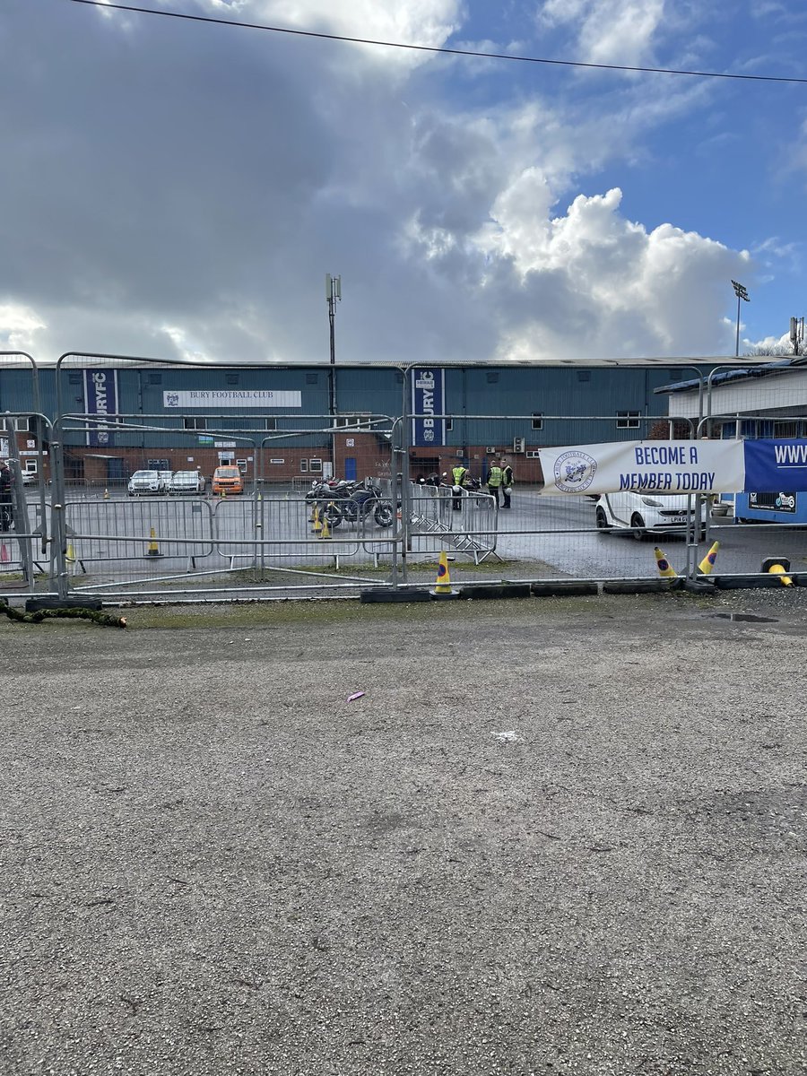 nezzaefc's tweet image. Car in for a service in Whitefield so went for a run and change of scenery down memory lane how things have changed what a waste of a proper football club I hope the people trying get it back to where it belongs Good luck 🤞 👍