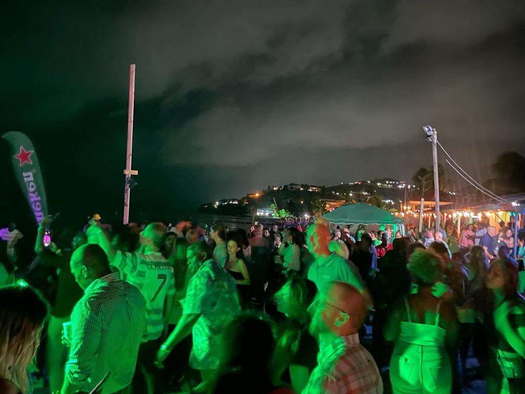 MeanDreamAgency's tweet photo. Another sold out show on the beautiful island of St Kitts! https://t.co/stCqqIxair