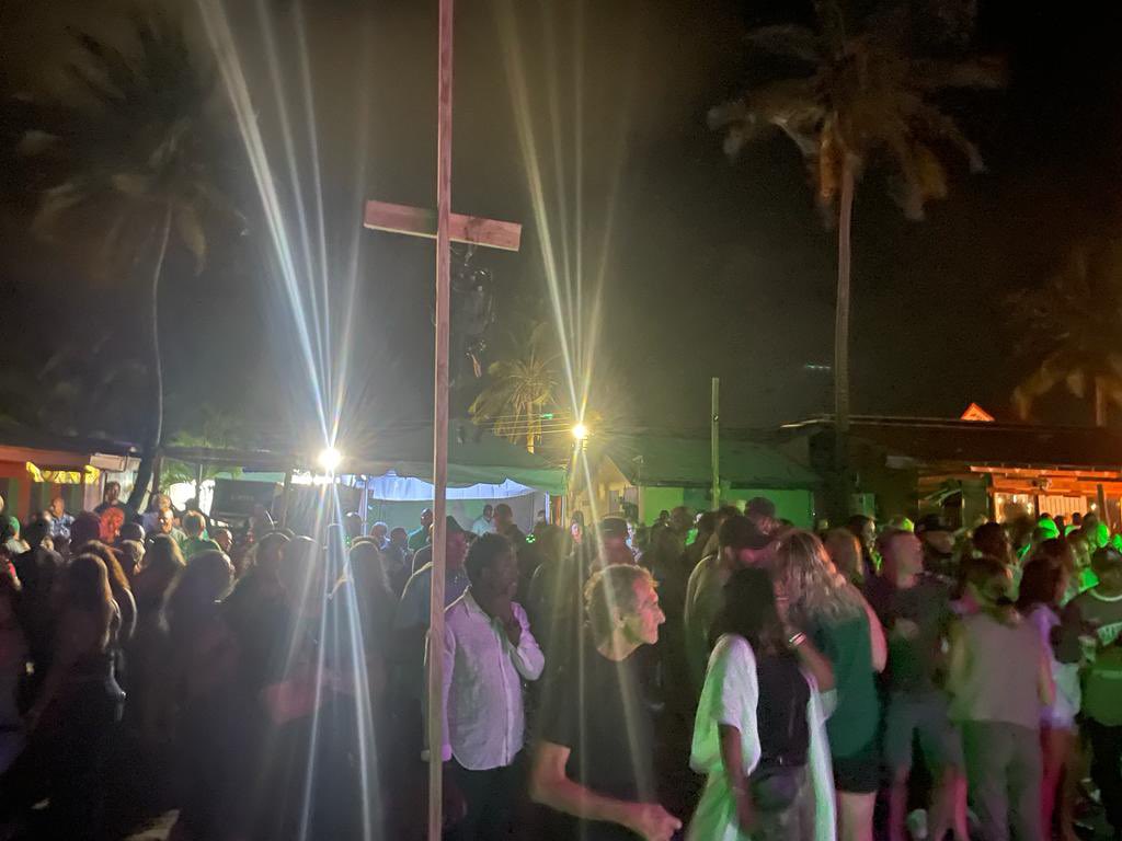 MeanDreamAgency's tweet photo. Another sold out show on the beautiful island of St Kitts! https://t.co/stCqqIxair