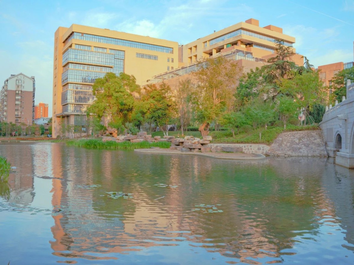NewEraChina2022's tweet photo. 🌞 Have you ever noticed the reflection of the University of Science and Technology of China (USTC) of CAS in water? Enjoy the beauty of the USTC from a different angle!
@YourChinaStudy #StudyInChina #GetToKnowChina #NewEraChina https://t.co/ODZlzoiTno