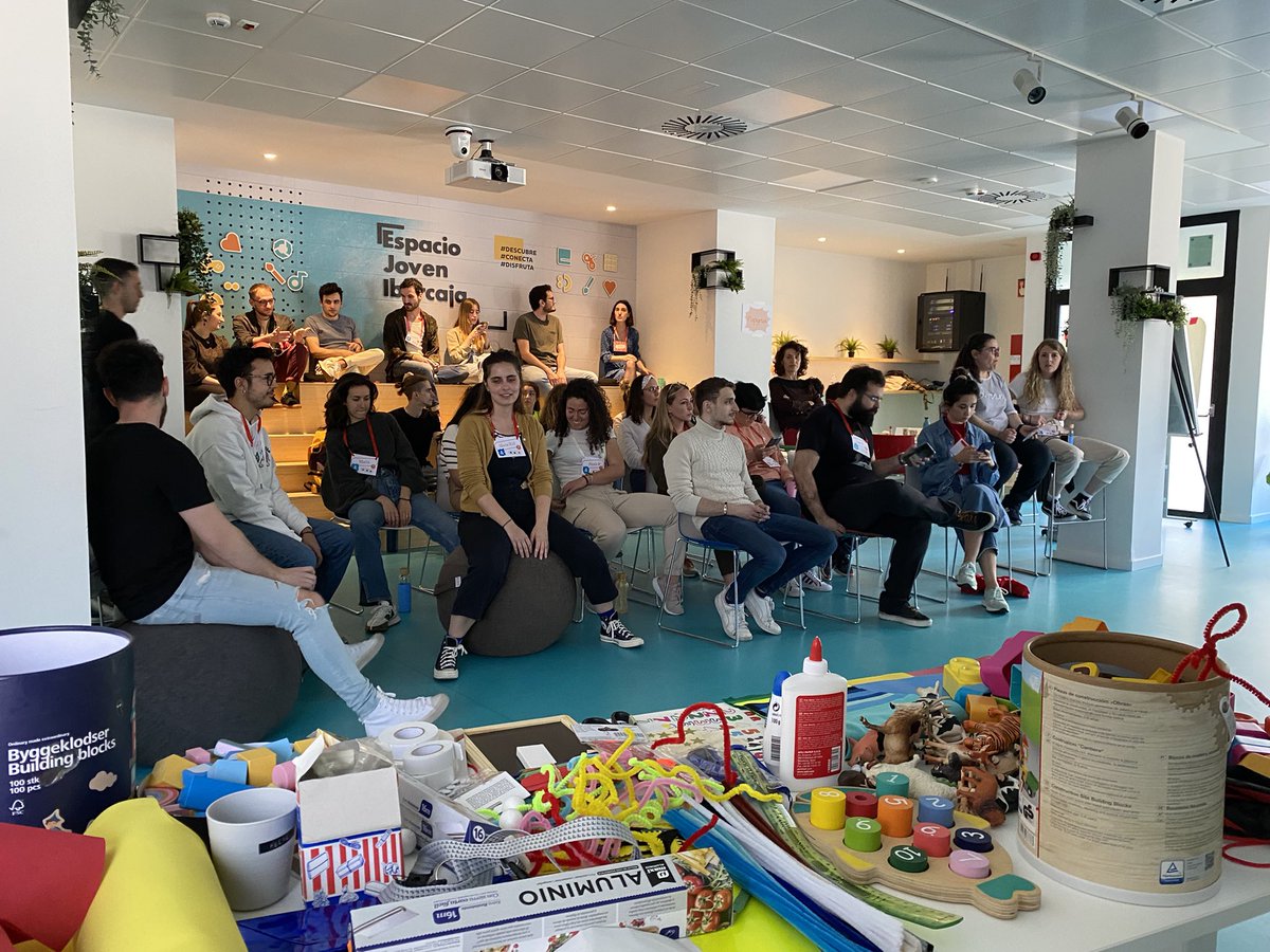 Service Jam Zaragoza (@servicejamzgz) on Twitter photo Charla sobre prototipos rápidos con <a href="/marculondio/">Marc Garcia Fortuny</a> 🙌 #gsjam #servicejamzgz #doingnottalking Charla sobre prototipos rápidos con <a href="/marculondio/">Marc Garcia Fortuny</a> 🙌 #gsjam #servicejamzgz #doingnottalking
