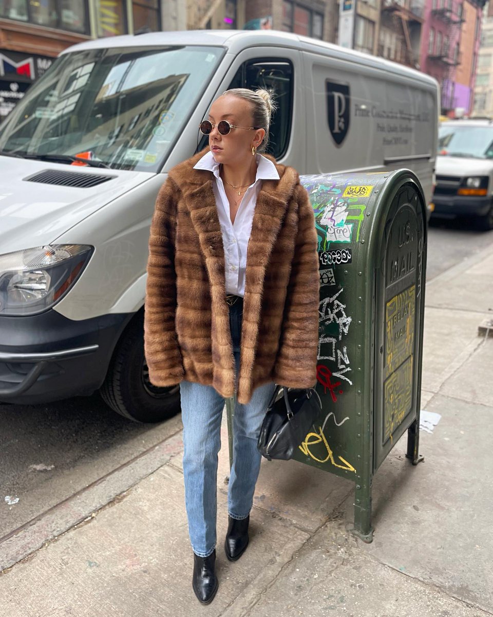 madison ave furs
understated luxury💭🤤
•
•
Did I mention she’s #sustainable and #upcycled ? This horizontal demi-buff gem was remodeled from a vintage piece🤍#sustainablefashion #upcyclefashion #vintage #fur #oldmoneyaesthetic #coolgirl #understatedluxury #mink #nyc #ootd