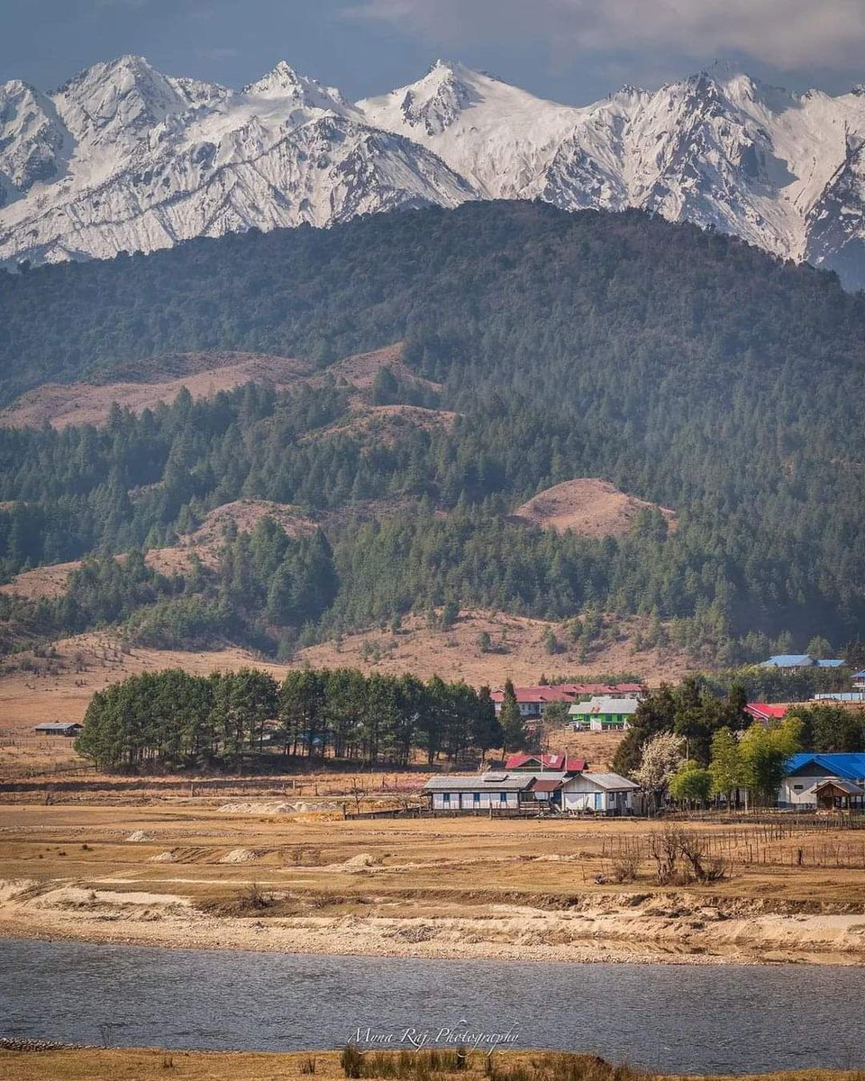 #PhotoStory:  The Beauty of Mechukha Valley located in Shi Yomi district of Arunachal Pradesh

Before the 1950s, Mechuka valley was known as Pachakshiri.

Photos via @myna_raj_ 

#ArunachalPradesh #Mechuka #Shiyomi #MechukaValley #NortheastIndia #Arunachal #ExploreArunachal