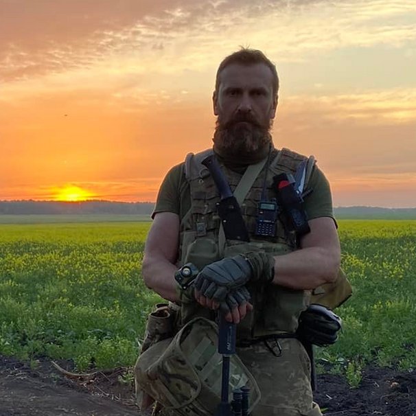 DimSel007's tweet photo. новим міністром освіти та науки України планують Оксена Лісового (вже майже рік бере участь у бойових діях як доброволець 95 ОДШБр, одночасно виконуючи службові обов’язки директора МАН України)🤘👍 https://t.co/D5VojrALhd