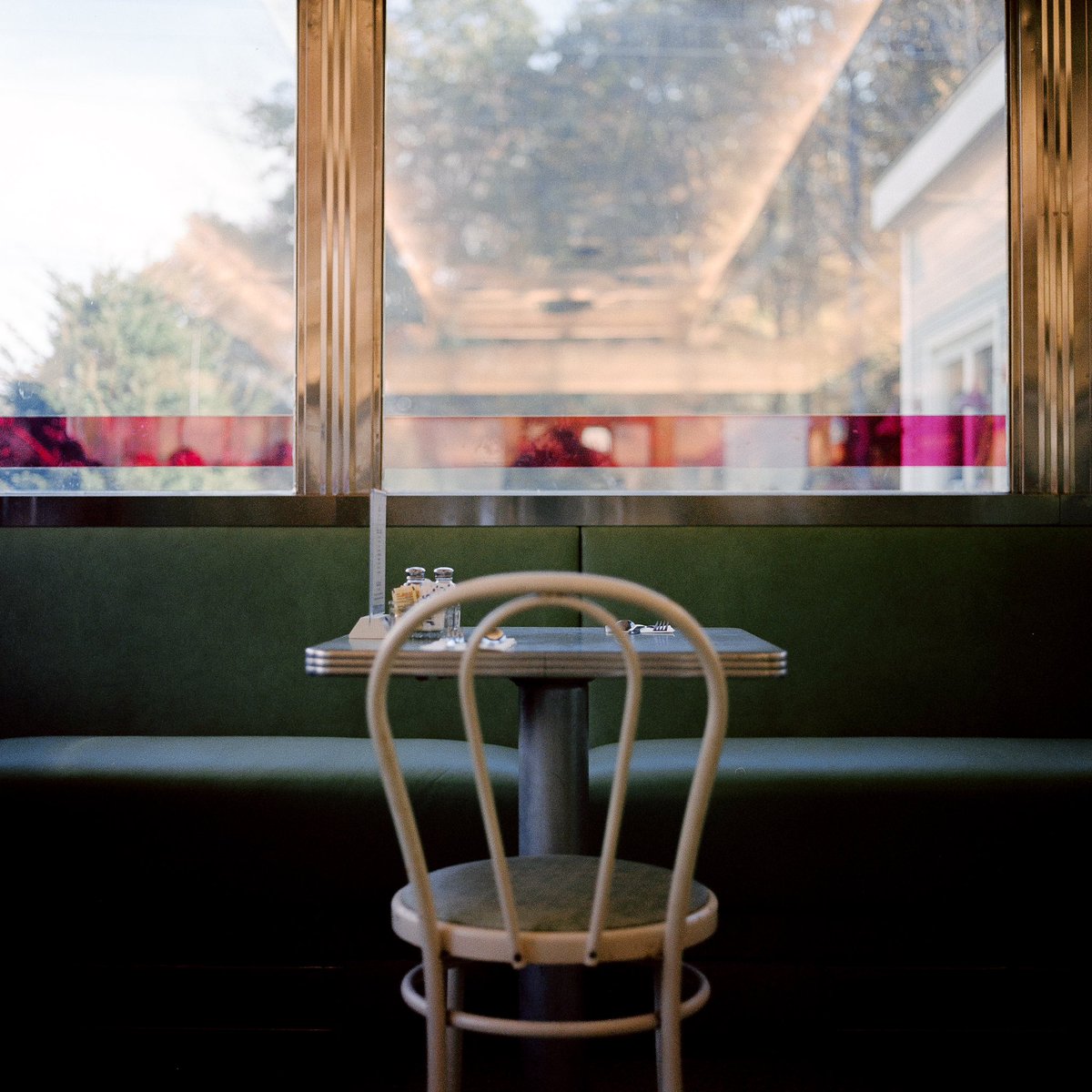 nathanabauman's tweet photo. Classic American Diners https://t.co/xchnSu4l58