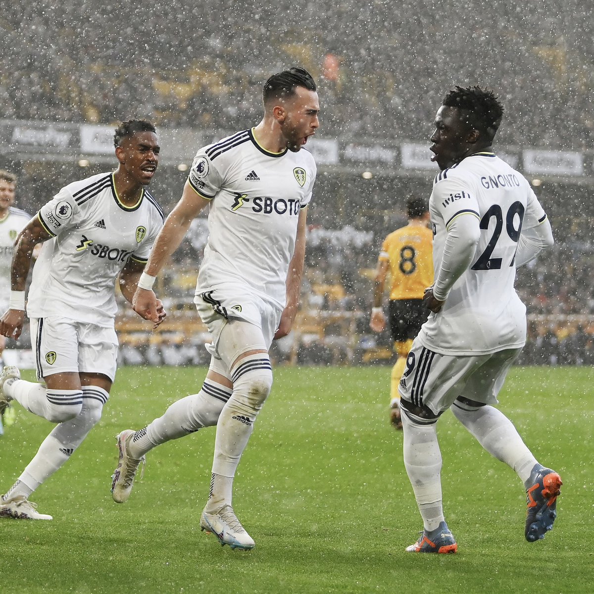 LUFC's tweet photo. 🔥 @Harrison_Jack11 https://t.co/66lMf3I7Ig