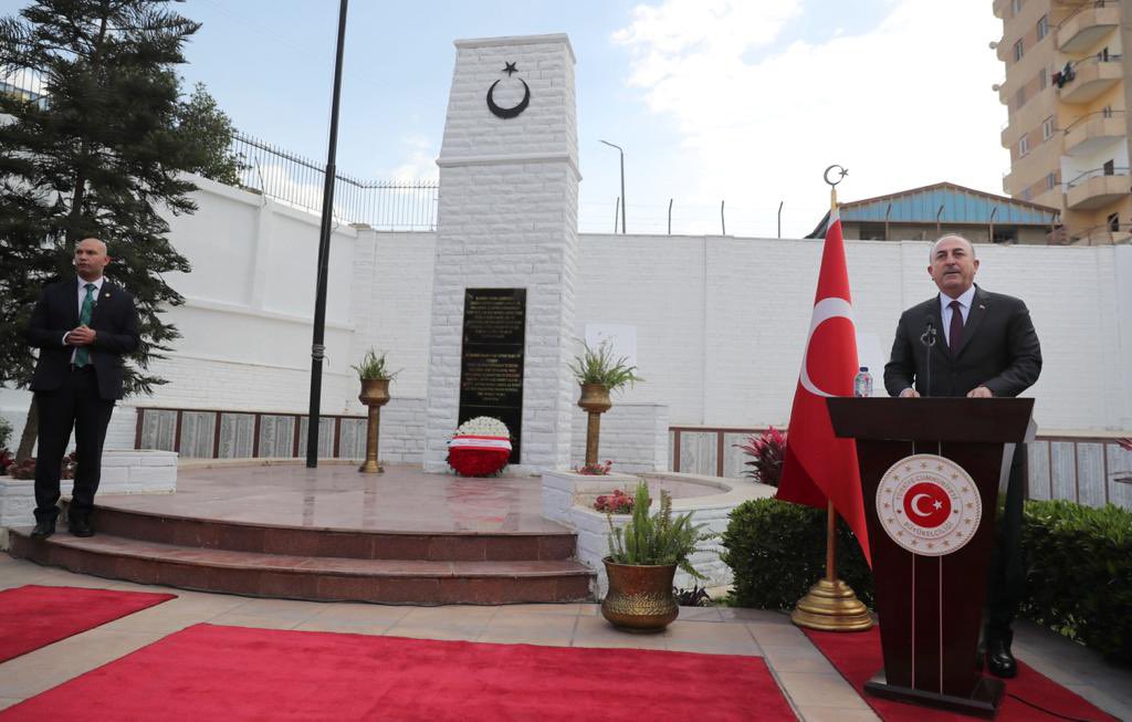 MevlutCavusoglu's tweet photo. 18 Mart Çanakkale Zaferi ve Şehitleri Anma Günü’nde Kahire'deki şehitliğimizi ziyaret ettik.

Başta Gazi Mustafa Kemal Atatürk ve silah arkadaşları olmak üzere tüm kahramanlarımızı ve şehitlerimizi saygı, rahmet ve minnetle anıyorum.🇹🇷 https://t.co/NphldbX8tW