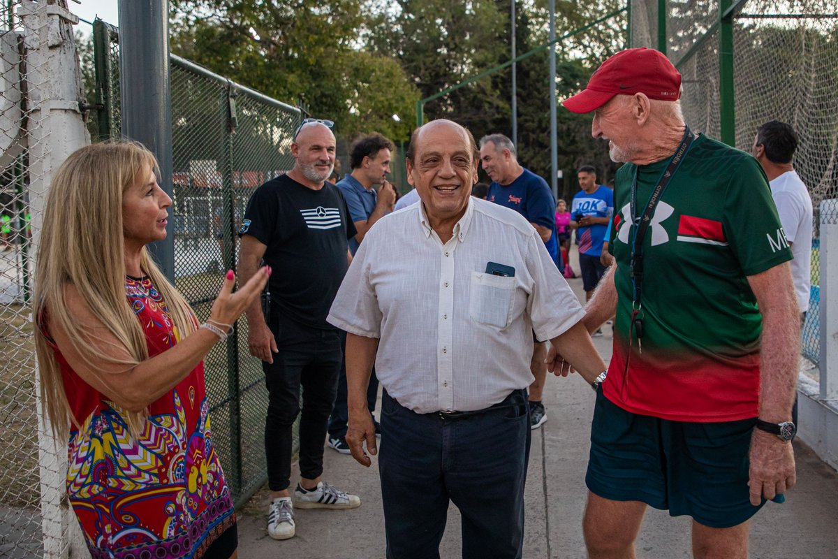 jjosemussi's tweet image. Ayer estuvimos en el Club Municipal Ducilo para participar del evento Exhibición Mujer Deportista organizado en el #MesDeLaMujer. 

Quiero decir que aquel que hace un esfuerzo por el #Deporte se ordena la vida, por eso conviene invertir en estas cosas. 🧡