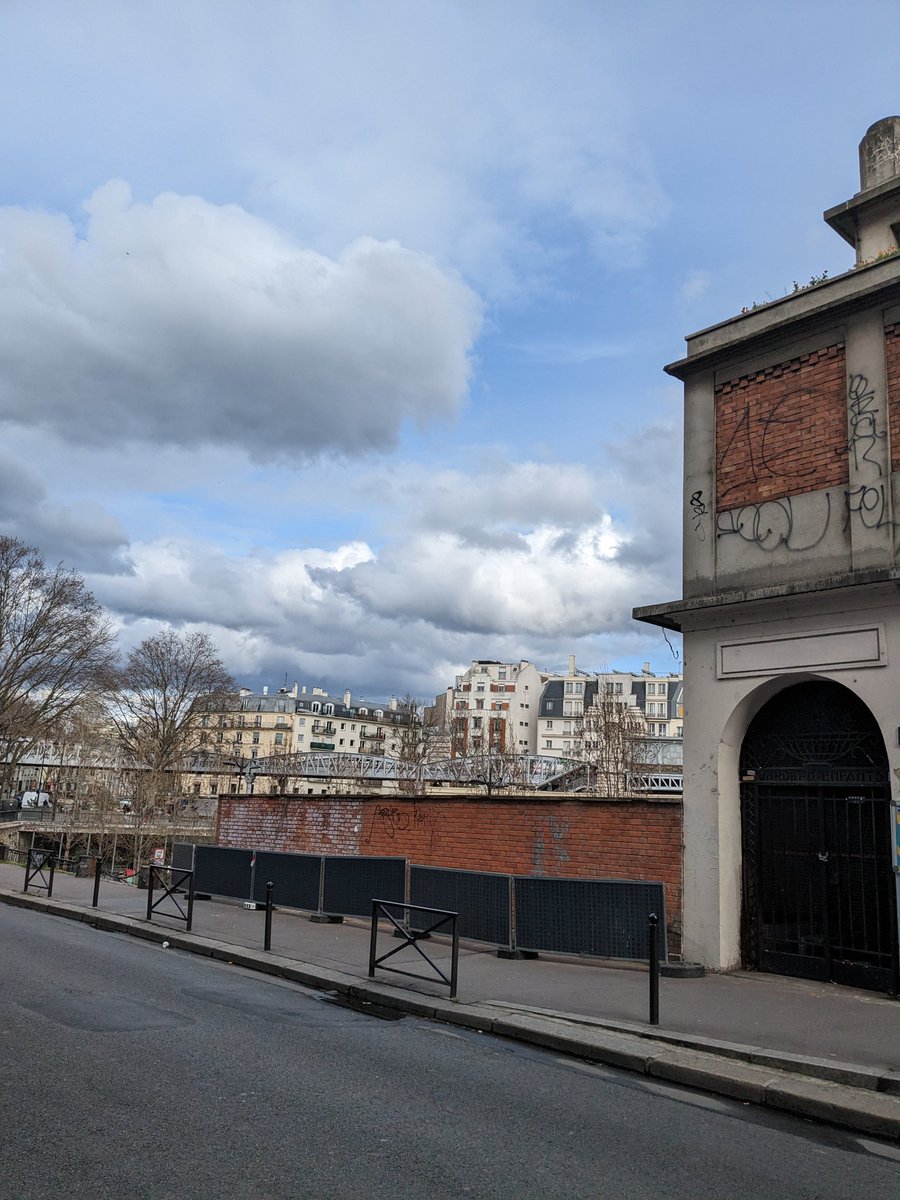 AdrienBecchis's tweet photo. Ah oui @Mairie10Paris , Quai de Valmy c'est bien mieux sans arbres! 🙌

Une (bonne) raison @ACORDEBARD @sylvainraifaud ? 🙂

Cc @eelvParis10 @BucheronsParis https://t.co/ObHACERjP9
