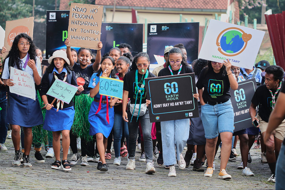 wwf_mada's tweet image. MARCH FOR NATURE - ANDOHALO - MADAGASCAR 🇲🇬🌍
400 youth joined the march for nature this March 18 in Andohalo - Antananarivo, Madagascar for the Earth Hour 2023 celebration. ✊❤️
J-7 !!
#OnesharedHome #EarthHour2023 #ForNature