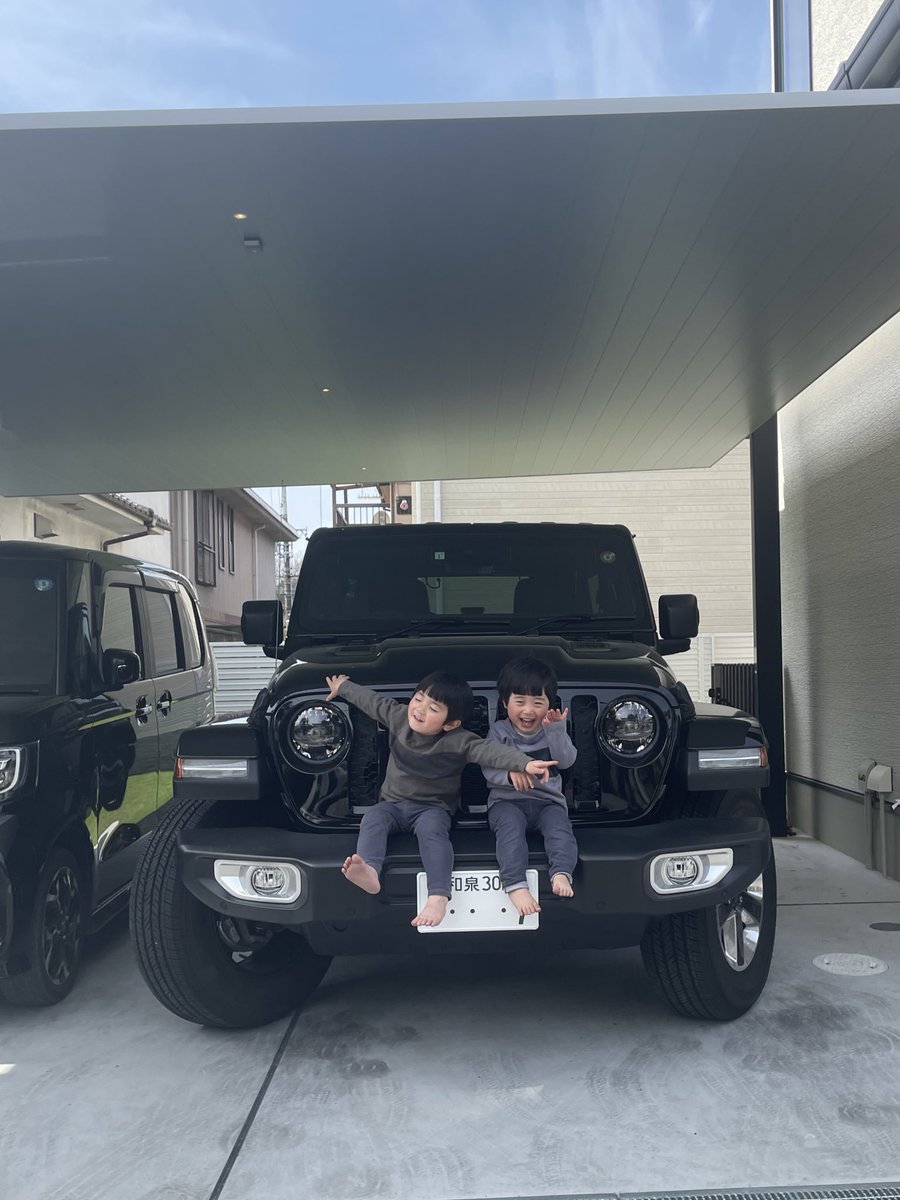 93n7's tweet photo. ラングラー大好きな息子たち🫶🏻 https://t.co/Dd8TUuCSFd