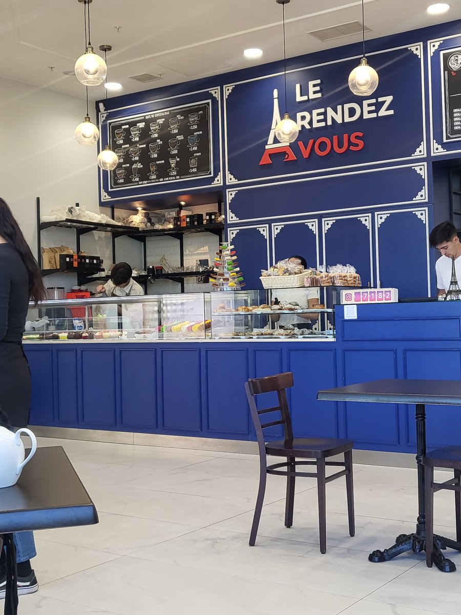 Danizamira's tweet photo. Hay una cafetería francesa muy bonita en el #OpenKennedy que se llama #LeRendezVous
Hoy vine con mi cumplrañera a desayunar aquí. https://t.co/qSreUndqX5
