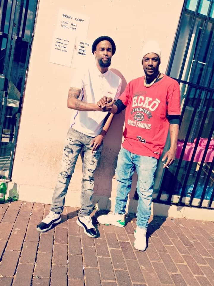 Ruffdiamon172's tweet photo. Next door visit Compton hood https://t.co/TwAbeY1R2i