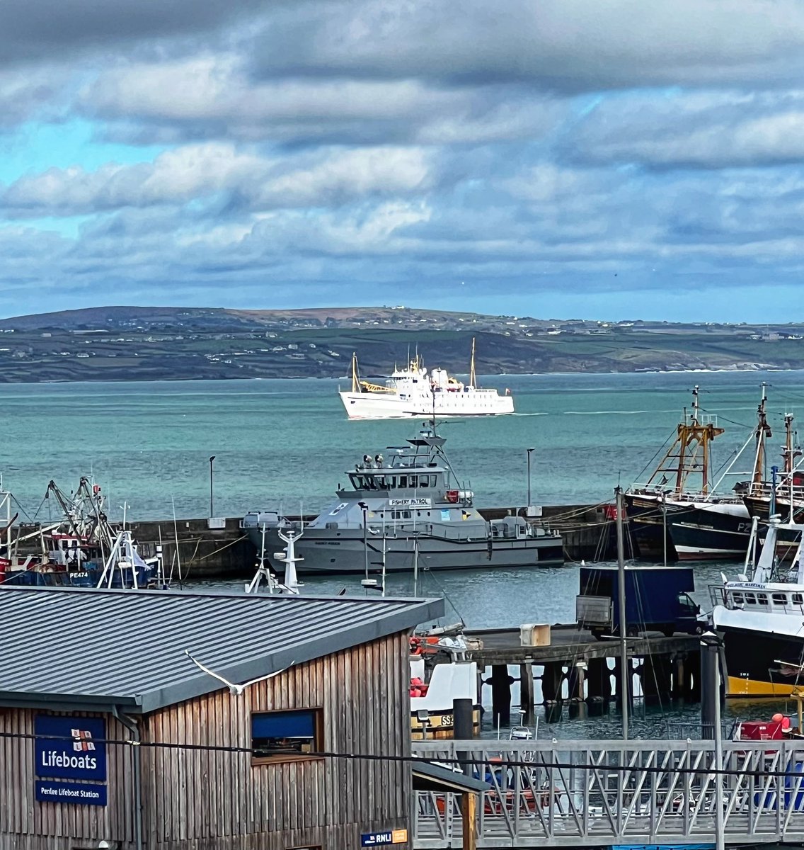 Uptown_Otter's tweet photo. The Scillonian has been out to swing the compass 🧭 Spring is nearly here 🌊⚓️🛳️ https://t.co/JrdTjVHp9G
