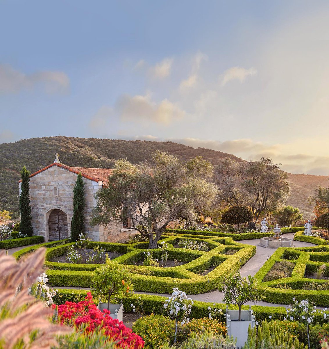 There’s something magical about golden hour in the Chapel gardens.✨

#calavie #calaviehealthspa #frenchelegance
