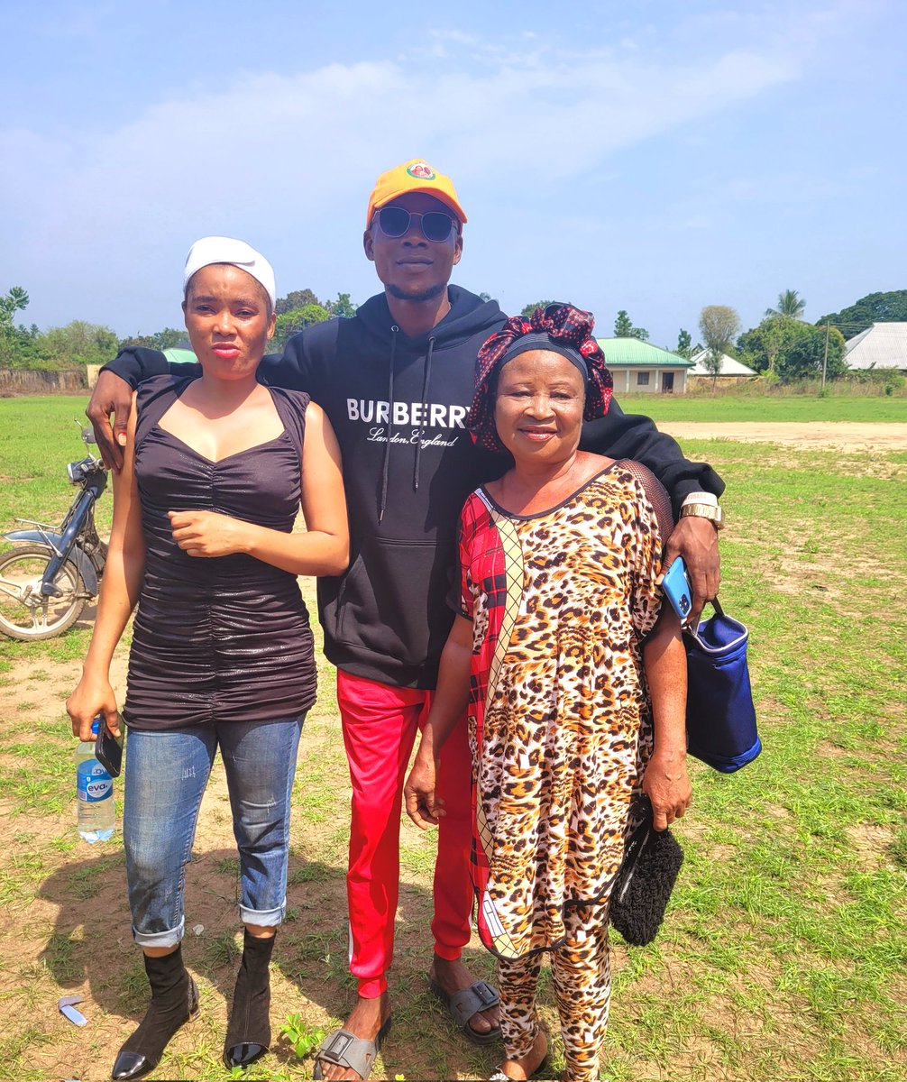 possible1001's tweet photo. I, my mum and my sister justed voted at Unit8 Ward 11 Okehi Etche LGA.  

We all voted PDP from top to bottom 
#SIMpleFamily https://t.co/XphVj127bV