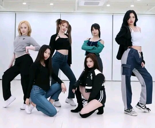 FGlowsting's tweet photo. #EVERGLOW now holds 3 records in the girl group category and one in general, these are: 

1. First K-Pop girl group to perform in Jeddah, Saudi Arabia.
2. First K-Pop group to have solo concert in Kazakhstan.
3. First K-pop girl group to perform at music festival in Qatar. https://t.co/UO95t0uDl3