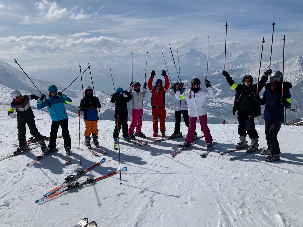 PE_Trumpington's tweet photo. Yellow on top of the world 🗻⛷️amazing progress today 😎@Trumpington_Edu @parktrumpski https://t.co/cOvZhAYmk4