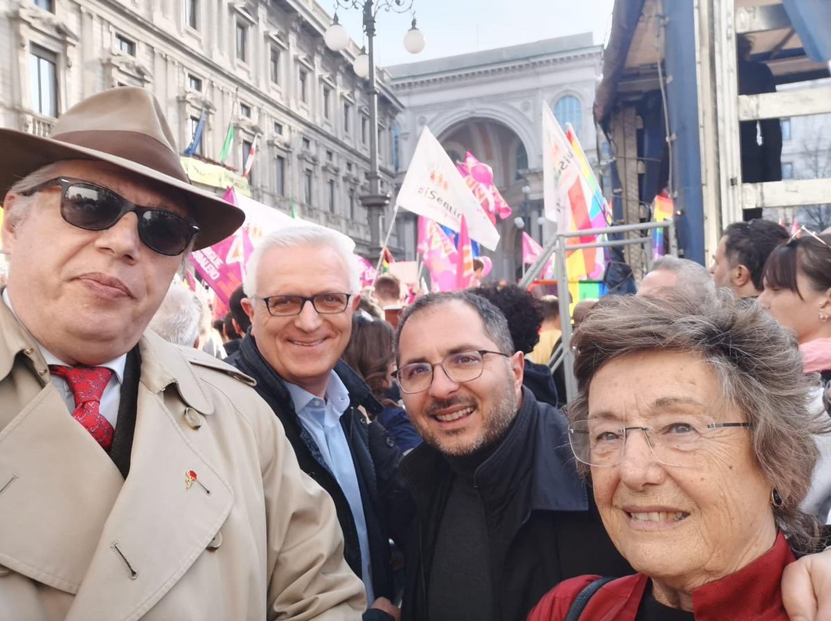 🏳️‍🌈Il Governo ha dichiarato guerra alle famiglie arcobaleno. Motivo in più per stare al loro fianco in piazza oggi a #Milano. Oggi abbiamo risposto con un muro di libertà per abbattere il muro del pregiudizio.
<a href="/PartSocialista/">PSI Official</a>