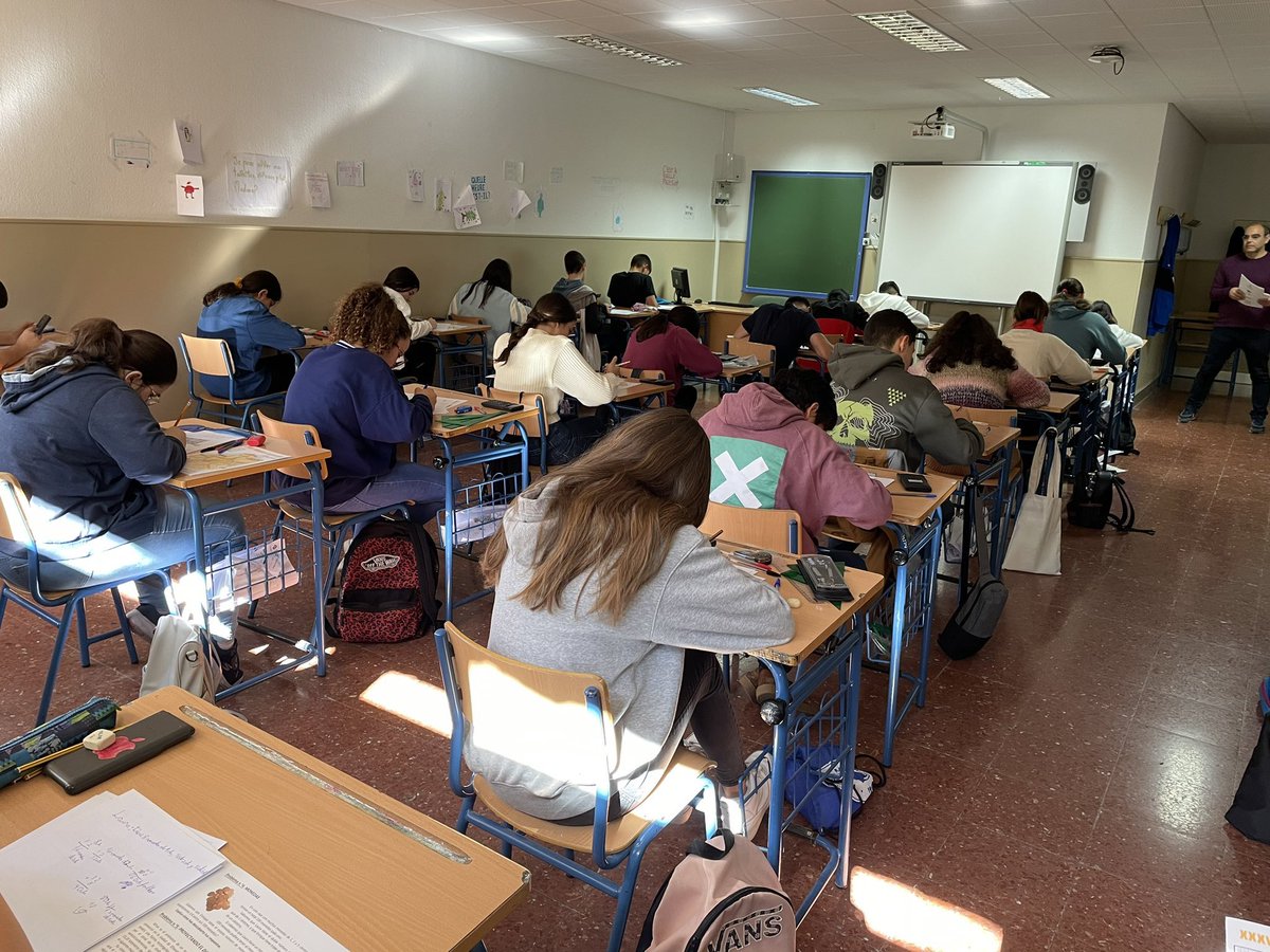 RT <a href="/Tosgriju/">Juan Carlos</a>: Ver tantas chicas en la olimpiada de matemáticas de <a href="/saemthales/">SAEM Thales</a> es motivo de orgullo para su profesorado. Gracias a <a href="/CASIOedu/">CASIO Educación España</a> y <a href="/FundUnicaja/">Fundación Unicaja</a> y <a href="/EducaAnd/">Consejería Desarrollo Educativo y FP</a> que apoyan.