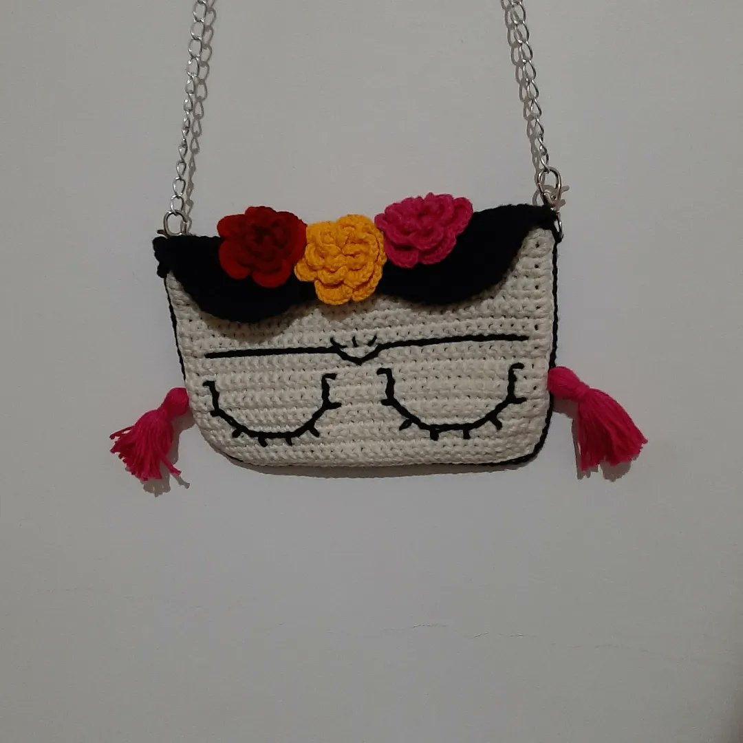 amiguruche's tweet photo. Clutch Frida Kahlo
Pattern: Crochet Adriana
Execução: Clara Aleixo
.
.
.
#empreendedorassaogoncalo #sustentabilidade #mulheresunidas #unidaspodemosmais #amigurumi #crochê #feitoamao #artesanato #handmade #clutch #fridakahlo #clutchfridakahlo #trindade #saogoncalo #rj https://t.co/XkiuaTvRCw