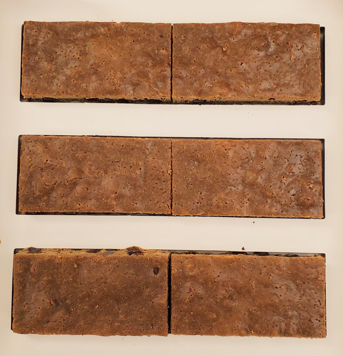 We have freshly baked Low-Sugar Brownies available daily! 😊