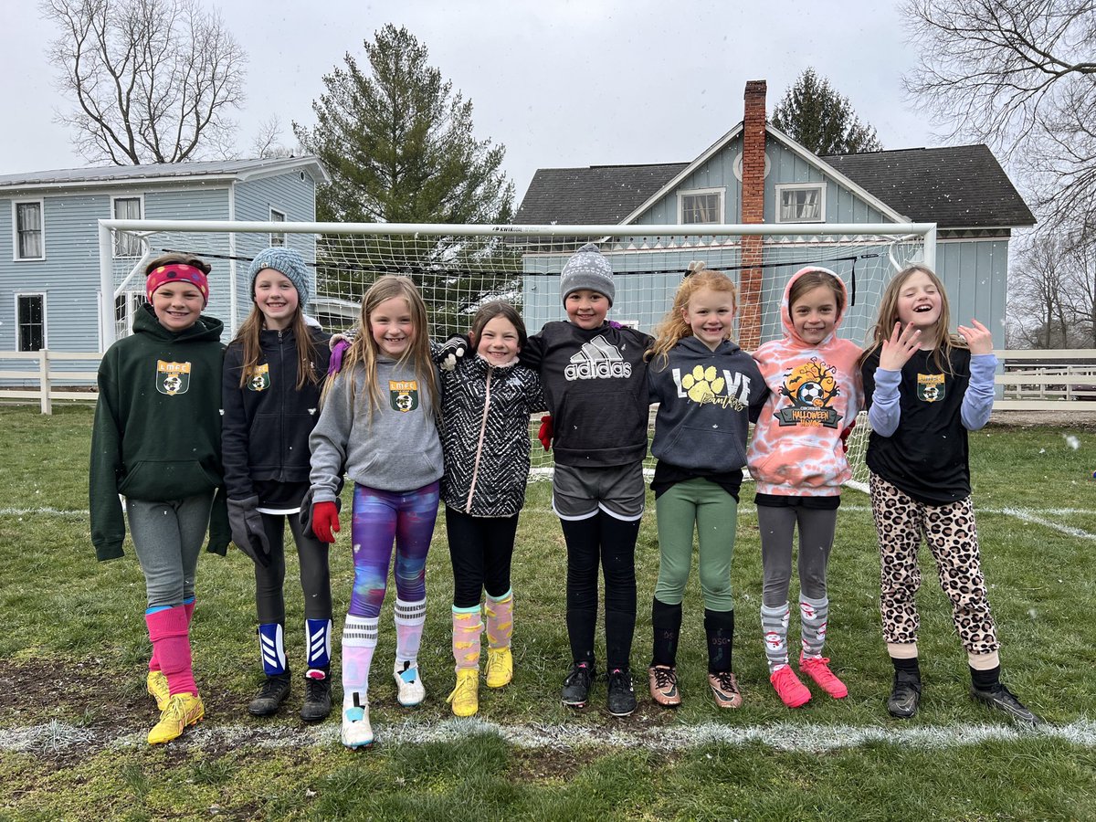 LMFCCoachBill's tweet photo. These tough girls aren’t letting the snow, wind and cold temps stopping them from training. Getting ready for the @kingshammer Turf Classic next weekend! https://t.co/nnmyje1YeA