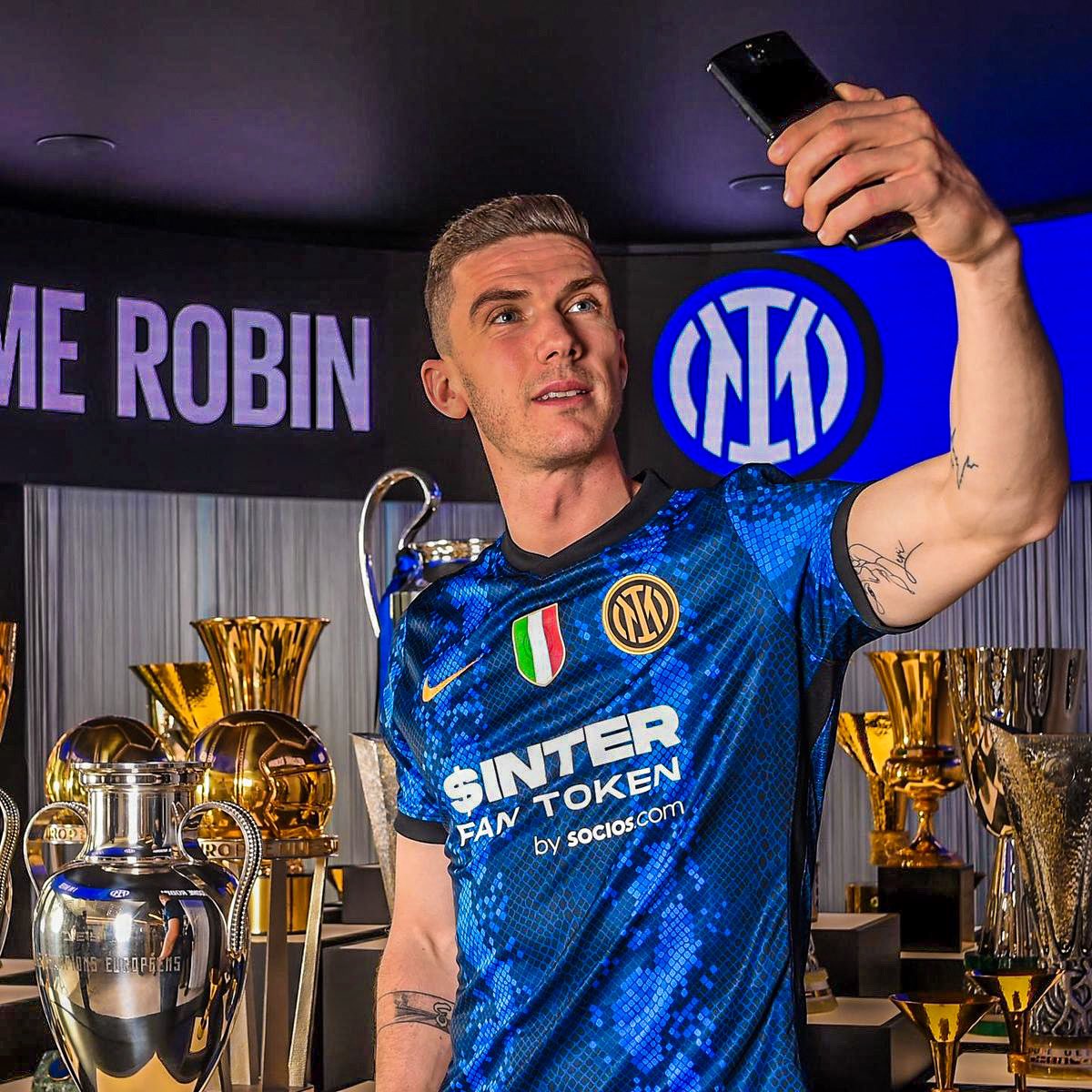 eurofoot-on-twitter-inter-milan-full-back-robin-gosens-has-just