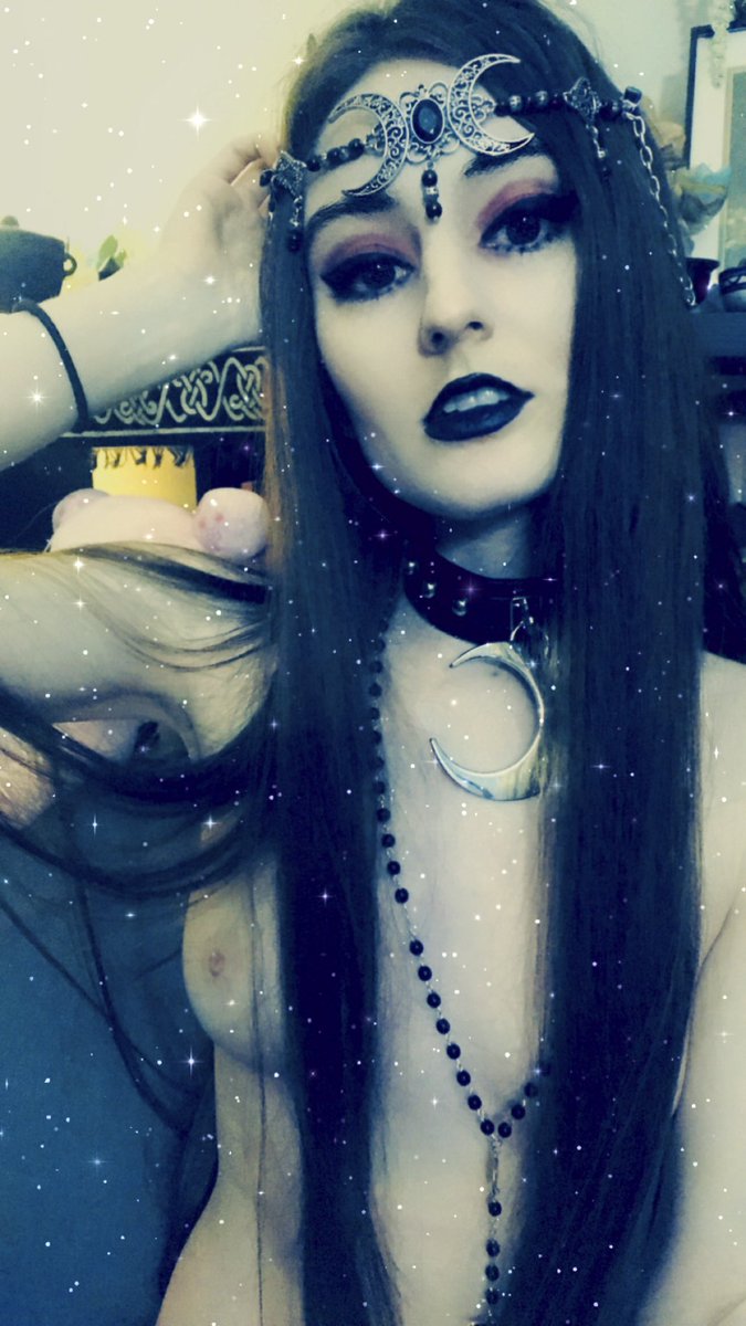 kittencrusade's tweet photo. i miss making photosets. i can be so down on myself then look back on pics i haven’t seen in a minute and be like ok but i’m actually kind of cute? lol https://t.co/Stca7skZiN