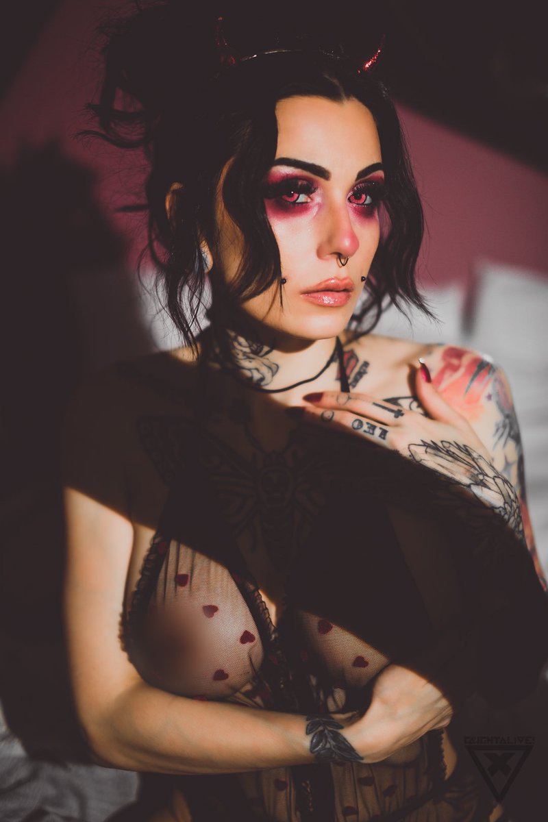 Model: <a href="/cultofemerald/">🪲Emerald🪲</a> 

View more and book a shoot with me at caughtalive.media⁠.

──── ▿ ────